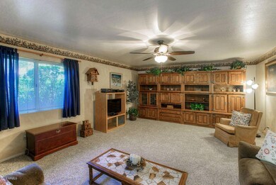 Hearne Family Room 2