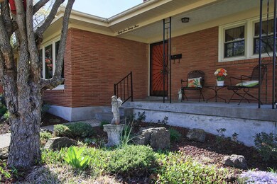 8323 Saint Armands Ct, Louisville, KY 40219 - photo 2