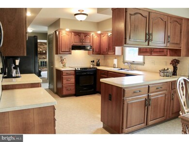 3601 Allen St, Emmaus, PA 18049 - photo 6