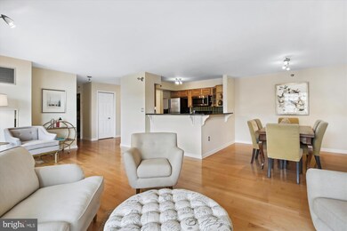 Metropolitan Condos unit 814, Washington, DC 20037 - photo 3