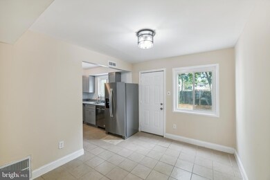 6727 Vermont Ct, Hyattsville, MD 20785 - photo 3