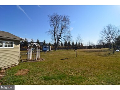 7 Roberta Ln, Royersford, PA 19468 - photo 4