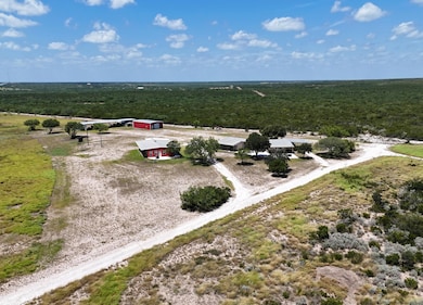917 U S 59, George West, TX 78022 - photo 5