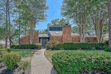 10203 Cedar Creek Dr, Houston, TX 77042 - photo 2