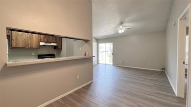 11953 Sunhillow Bend unit B, Austin, TX 78758 - photo 4