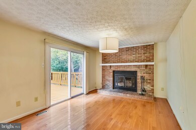 8769 Cold Plain Ct, Springfield, VA 22153 - photo 3