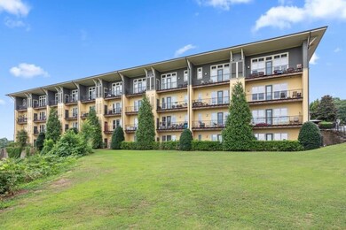 View of apartment building / complex