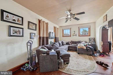 1616 Ward St, Marcus Hook, PA 19061 - photo 4