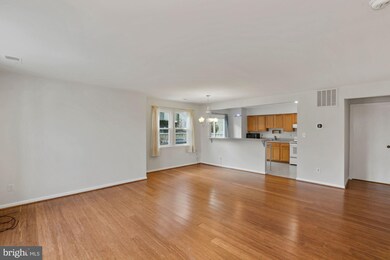 22 Appledowre Ct, Germantown, MD 20876 - photo 5