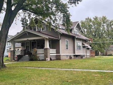 305 Shawnee St, Hiawatha, KS 66434 - photo 2