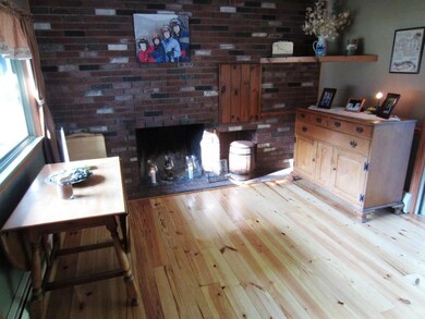 The sitting area off of the kitchen...