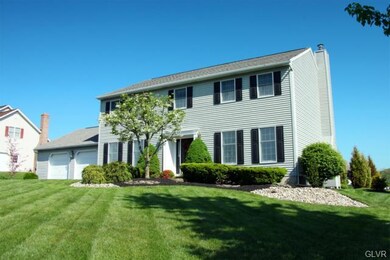 1113 Candlewycke Dr, Laurys Station, PA 18059 - photo 2