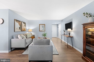 4000 Gypsy Ln unit 327, Philadelphia, PA 19129 - photo 2