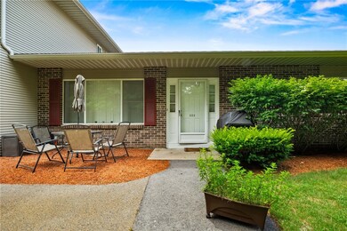 332 Chatham Cir, Warwick, RI 02886 - photo 2