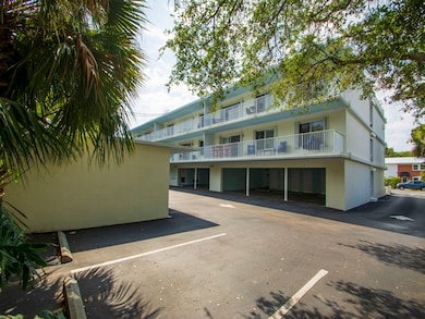 855 Dahlia Ln unit 205, Vero Beach, FL 32963 - photo 5