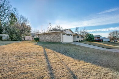 505 W Redbud Dr, Hurst, TX 76053 - photo 2