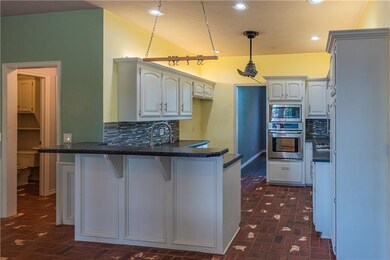 7009 Twin Lakes Cir, Warr Acres, OK 73132 - photo 7