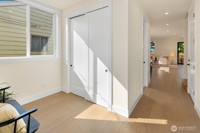 3814 NE 89th St, Seattle, WA 98115 - photo 4