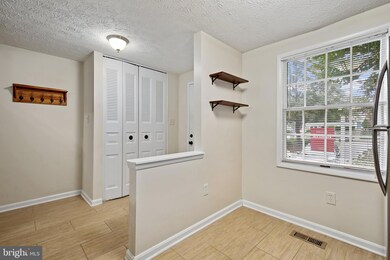 19140 Partridge Wood Dr, Germantown, MD 20874 - photo 5