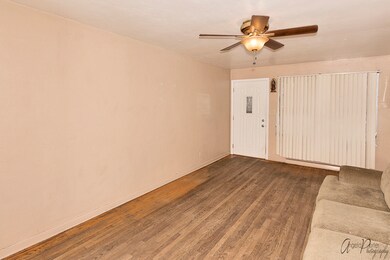 644 S Fulton Ave, Waukegan, IL 60085 - photo 5