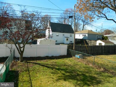 223 Evergreen Ave, Folsom, PA 19033 - photo 3