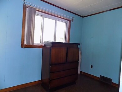 918 36th St, Vandergrift, PA 15690 - photo 4