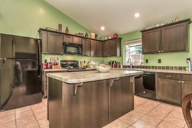 2508 SW Glacier Ave, Redmond, OR 97756 - photo 3