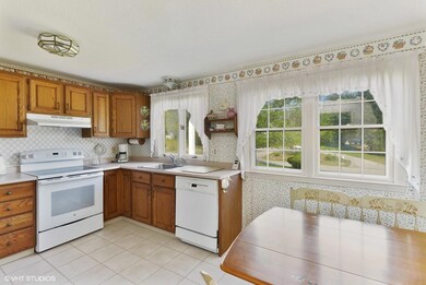 05_6MaddaketLane_5_Kitchen_MLSuse_1500x1