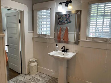 613 W Chambers St, Cleburne, TX 76033 - photo 7