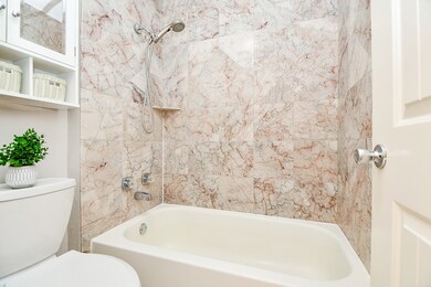 2829 Timmons Ln unit 190, Houston, TX 77027 - photo 5