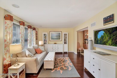 06-Living Room
