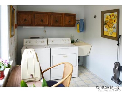 15x7 Laundry Rm with Sink
