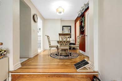 Winthrop Apartments unit 2-D, Forest Hills, NY 11375 - photo 5