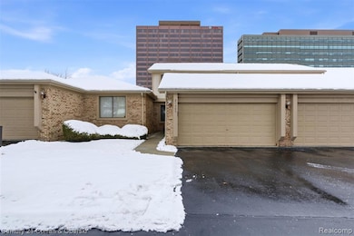 20207 Evergreen Meadows Rd, Southfield, MI 48076 - photo 2