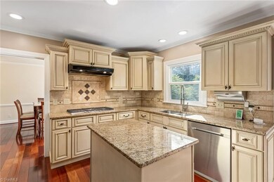 5106 Woodberry Forest Rd, Greensboro, NC 27406 - photo 7