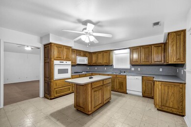 1410 Wendy Ln, Weatherford, TX 76086 - photo 3