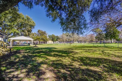 1809 W Sidnor St, Alvin, TX 77511 - photo 4