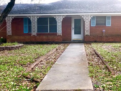 208 Lindsey Ave, Bay City, TX 77414 - photo 2