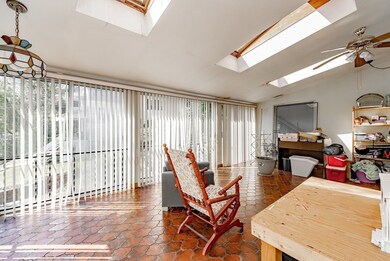 41 Arthur St, Holyoke, MA 01040 - photo 4