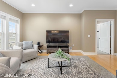 23-web-or-mls-917-w-savidge-st-3