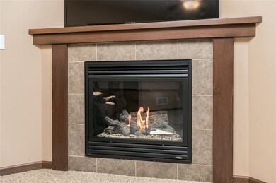 409 Cimarron Dr, Hiawatha, IA 52233 - photo 7