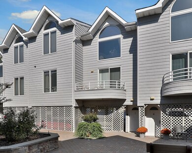 420 8th St Beach Haven NJ-large-002-40-4