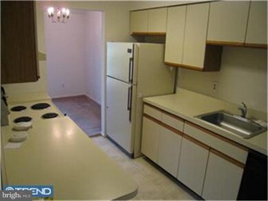 404B Cypress Point Cir unit 404B, Mount Laurel, NJ 08054 - photo 4