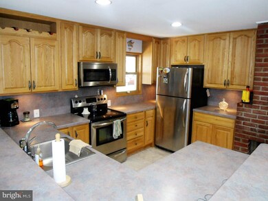 314 Blue Ridge Dr, Levittown, PA 19057 - photo 4