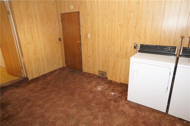 another view of 'laundry room'