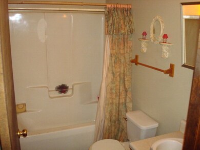 410 Perry St, Bainbridge, GA 39819 - photo 7