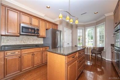 SS appliances, granite countertops, recessed light