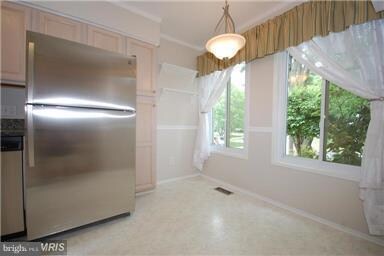 20203 Gentle Way, Montgomery Village, MD 20886 - photo 5