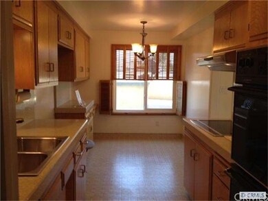 Kitchen breakfast nook.