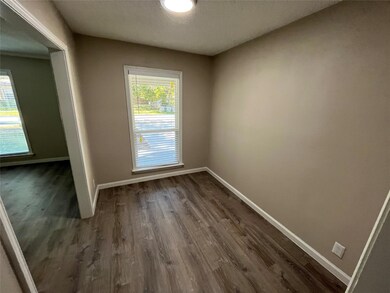 829 SW 5th St, Grand Prairie, TX 75051 - photo 4